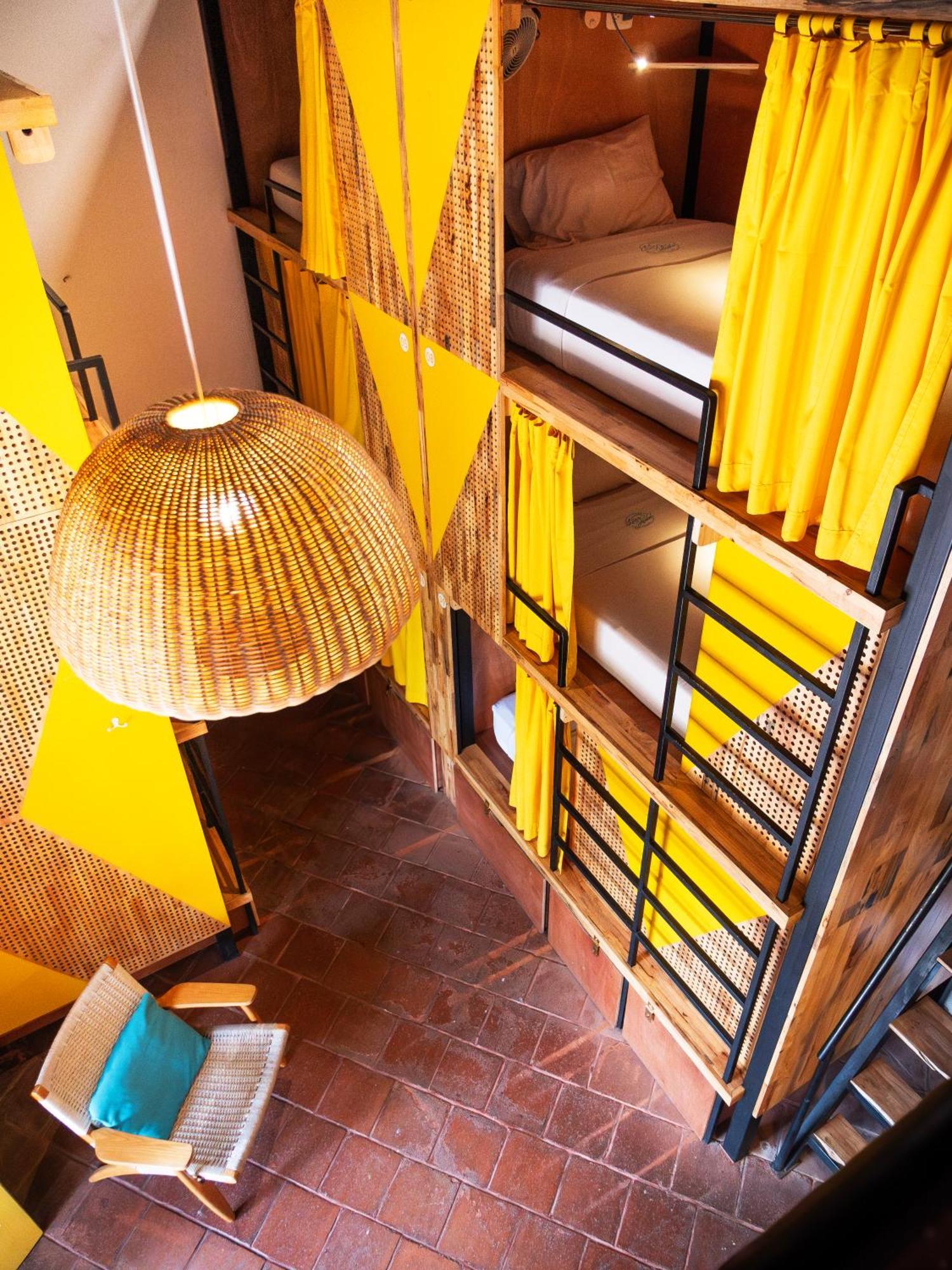 Adra Hostel Antigua Екстериор снимка Interior of the library
