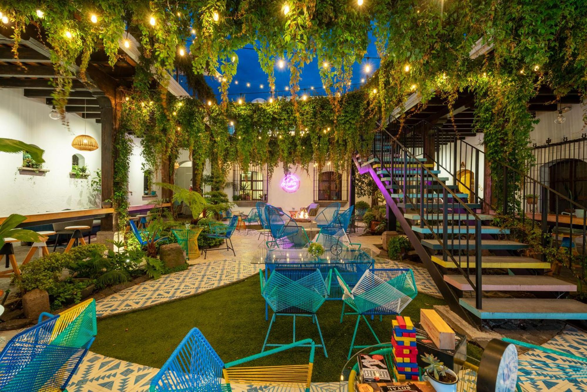 Adra Hostel Antigua Екстериор снимка The Garden at the Hotel Indigo, San Francisco