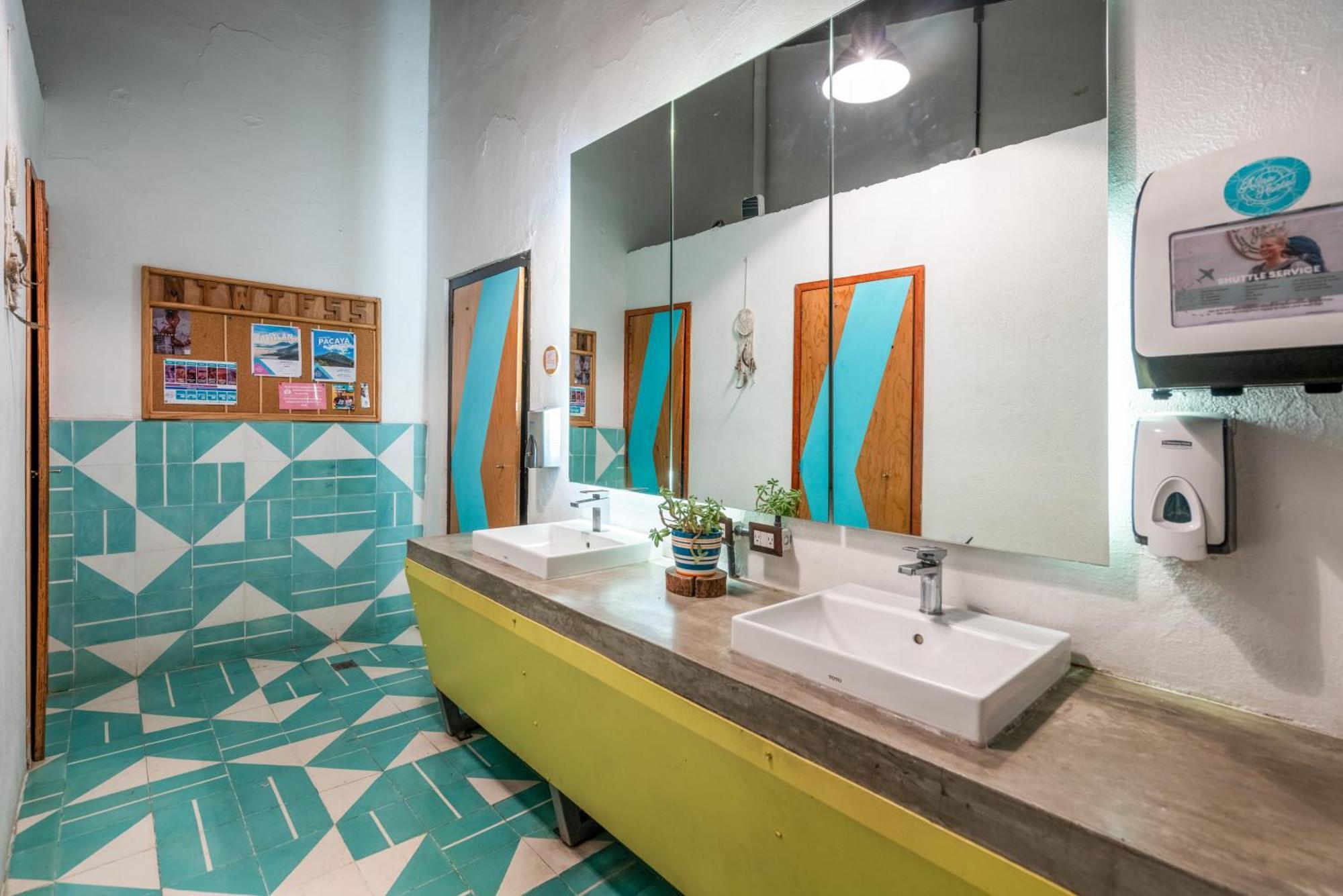 Adra Hostel Antigua Екстериор снимка