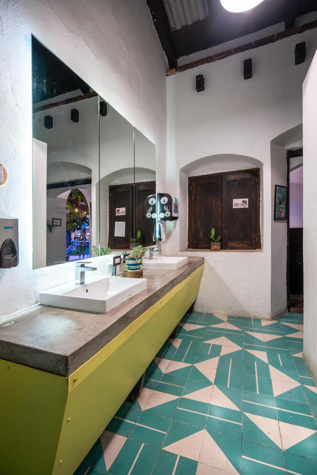 Adra Hostel Antigua Екстериор снимка