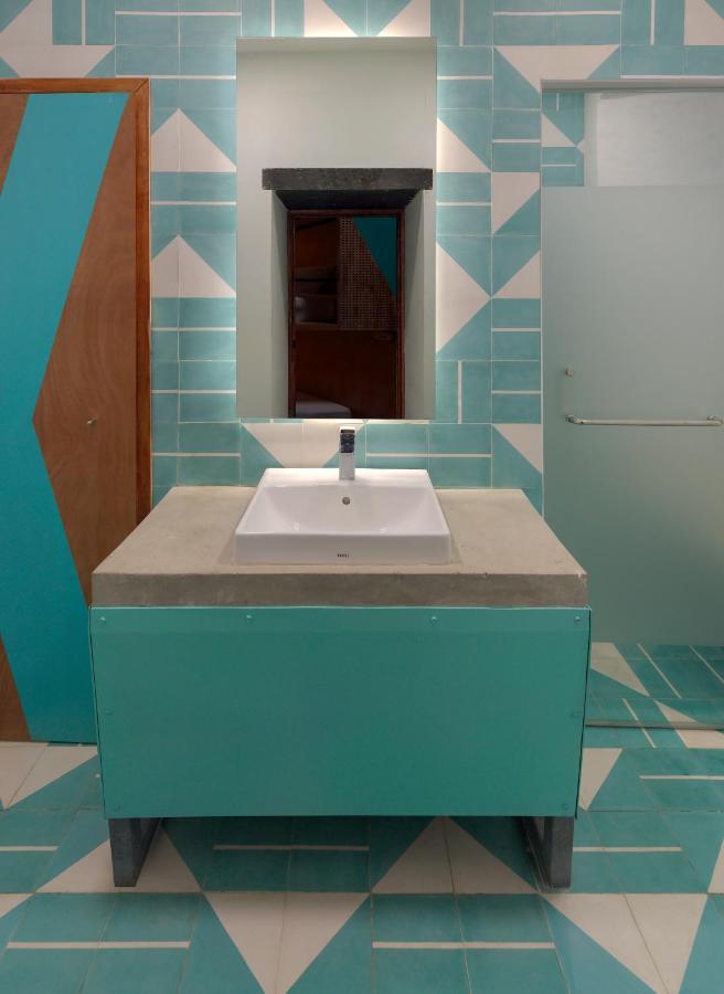 Adra Hostel Antigua Екстериор снимка Bathroom